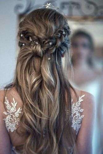 Beautiful Ways to Wear Your Hair Down on Your Wedding Day