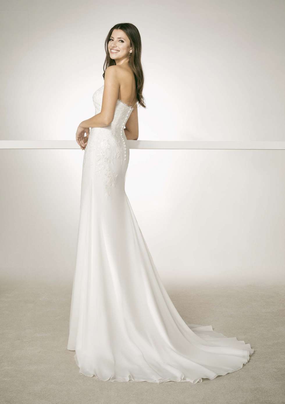 White one pronovias outlet 2019