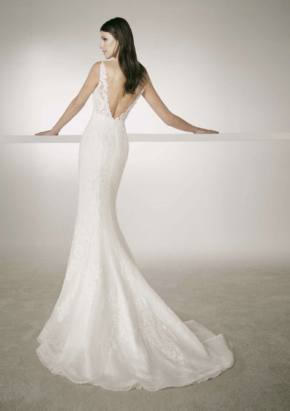 White one hot sale pronovias 2019