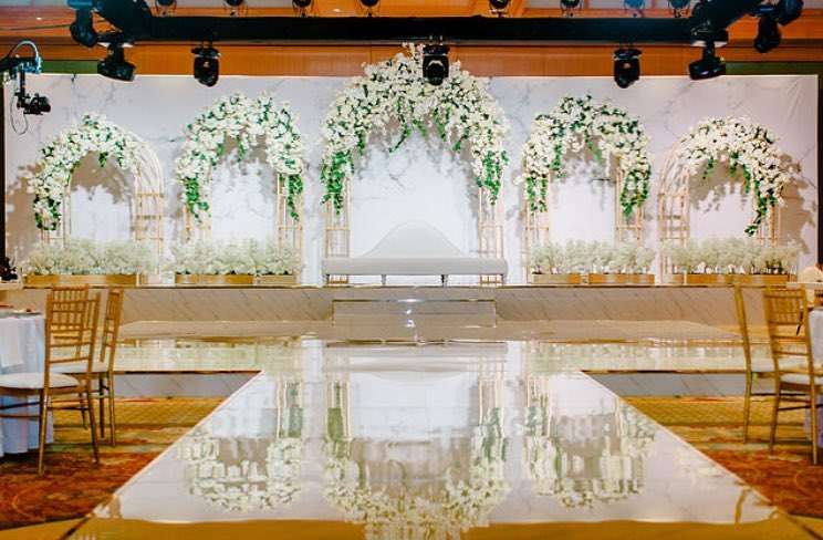 أجمل كوش أفراح بأنامل أشهر منظمي حفلات الزفاف في الإمارات