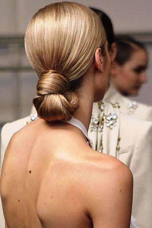 Beautiful Minimal Bridal Hairstyles