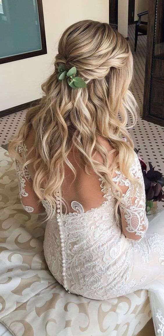 Beautiful Minimal Bridal Hairstyles