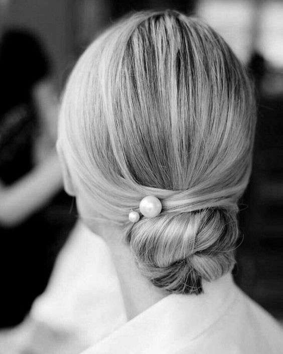 Beautiful Minimal Bridal Hairstyles