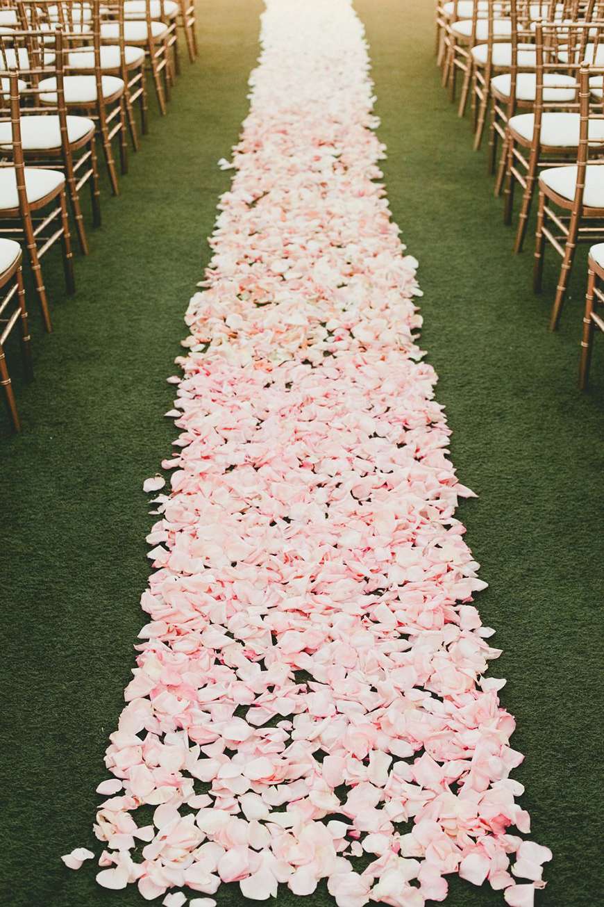 حفل زفاف باللون الوردي الأنيق