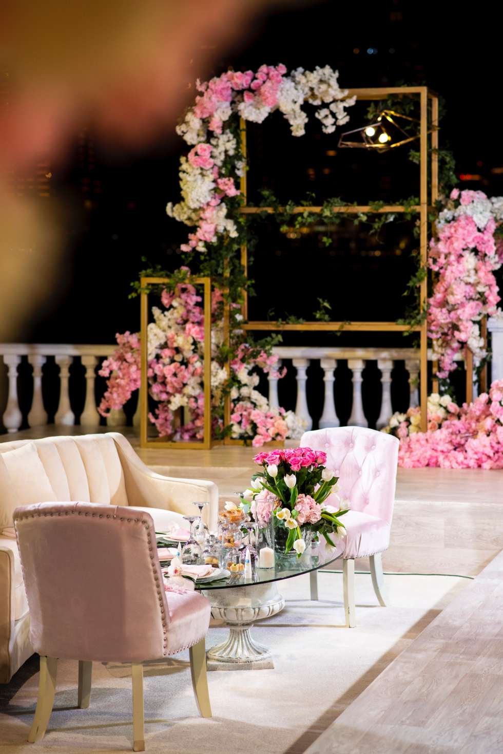حفل زفاف باللون الوردي في قطر