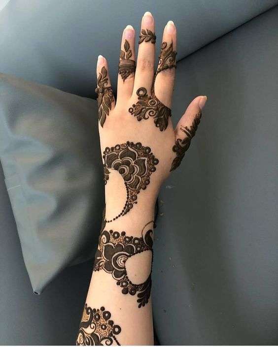 K4 Henna - Elegant Henna Mehndi Designs for Hand ❤️ IG:... | Facebook