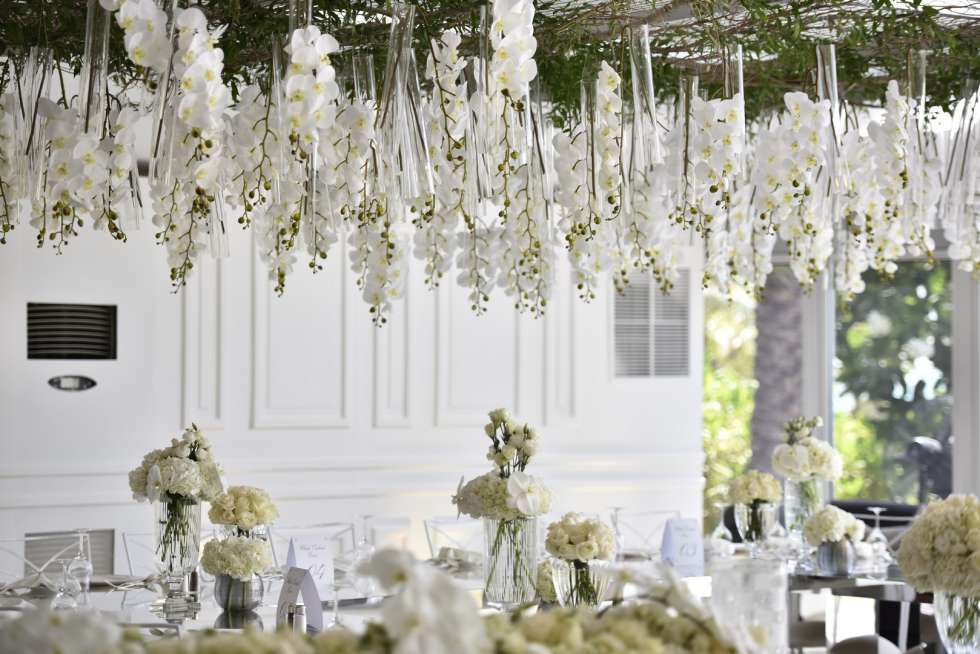 حفل زفاف ساحر بثيم أزهار الأوركيد في دبي