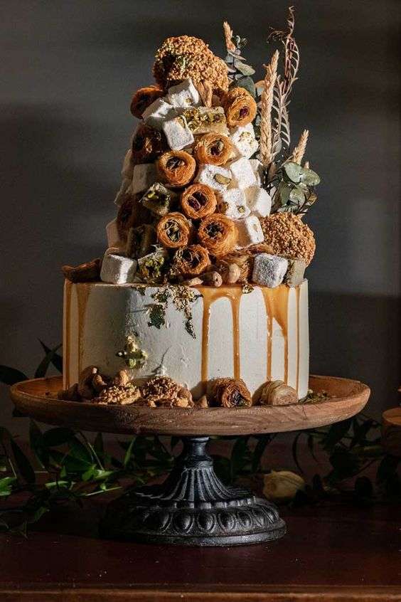 Simple Wedding Cakes with Arabic Details