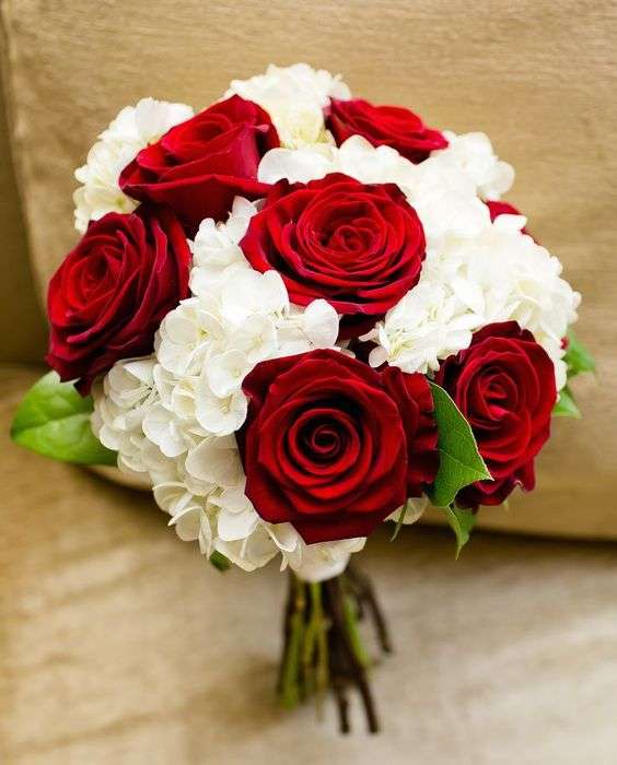 Beautiful Red Wedding Bouquet Ideas