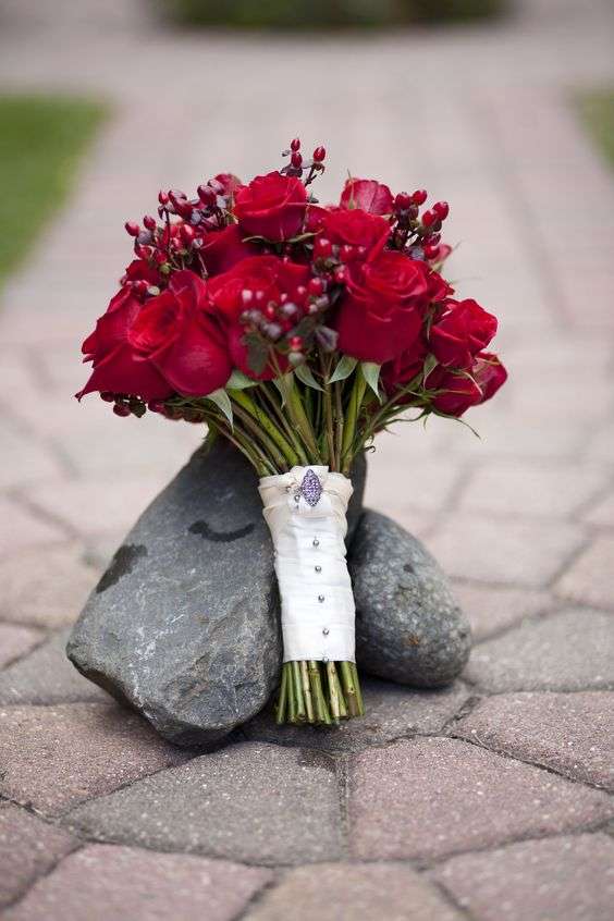 Beautiful Red Wedding Bouquet Ideas