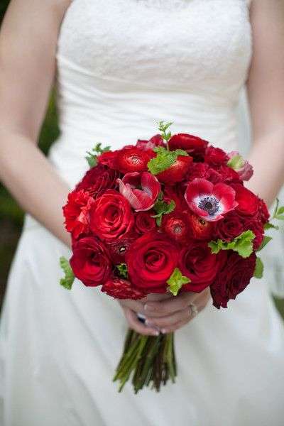 Beautiful Red Wedding Bouquet Ideas