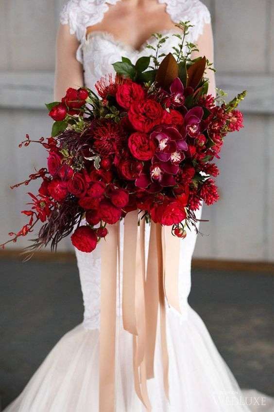 Red 2024 bouquet wedding