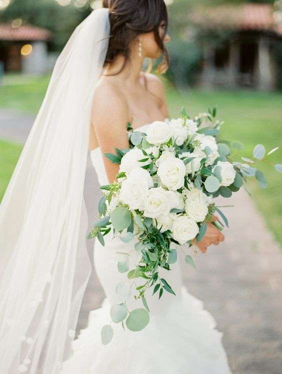 Pretty White Wedding Bouquet Ideas