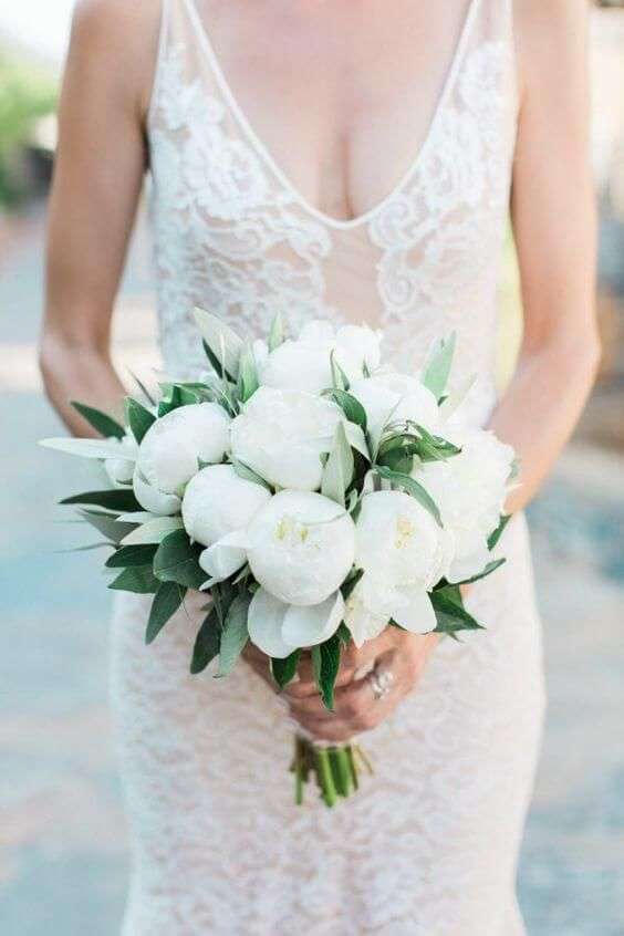 Pretty White Wedding Bouquet Ideas