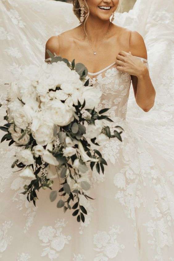 Pretty White Wedding Bouquet Ideas