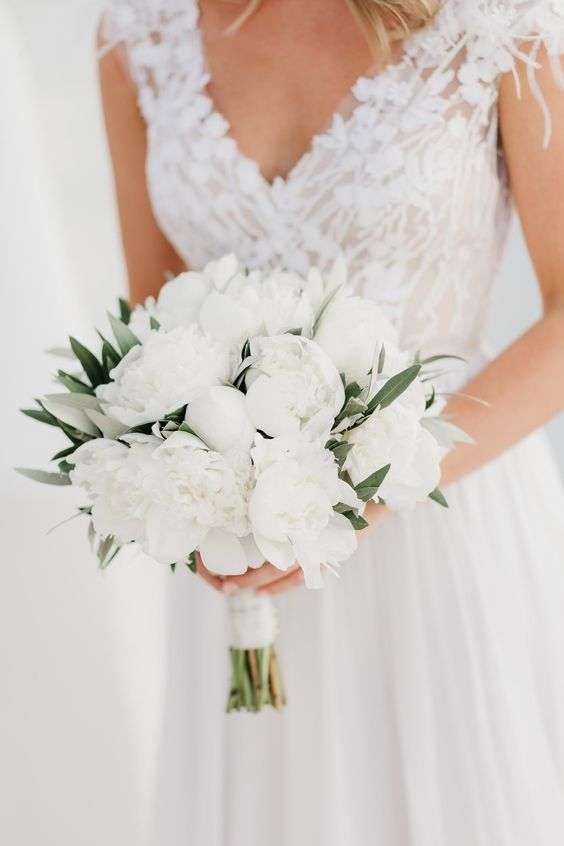 Pretty White Wedding Bouquet Ideas