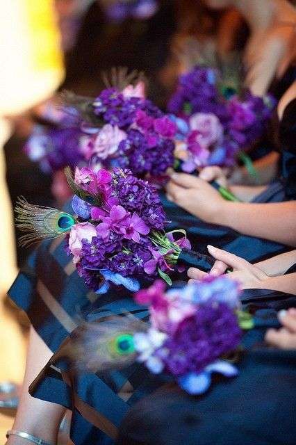 ديكور حفل زفاف باللونين الأرجواني والأزرق البحري