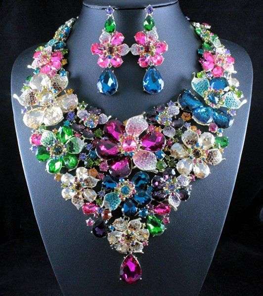 Statement Necklaces for the Bride!