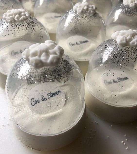 Use Snow Globes For Your Perfect Winter Wedding