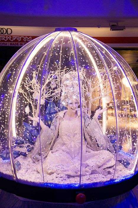 Use Snow Globes For Your Perfect Winter Wedding