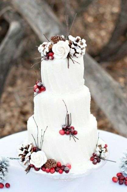 Lovely Christmas-Inspired Wedding Cakes