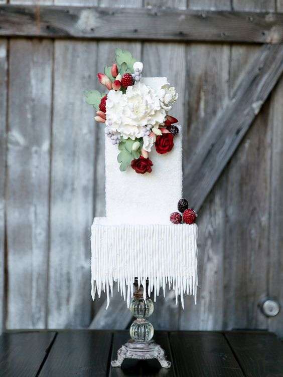 Lovely Christmas-Inspired Wedding Cakes