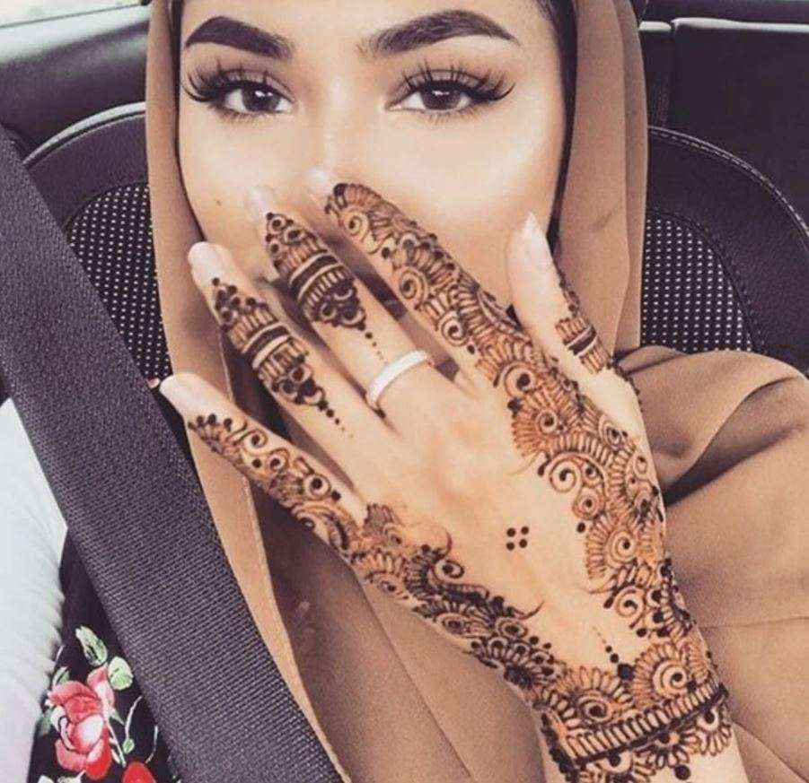 Henna fashion hi-res stock photography and images - Alamy