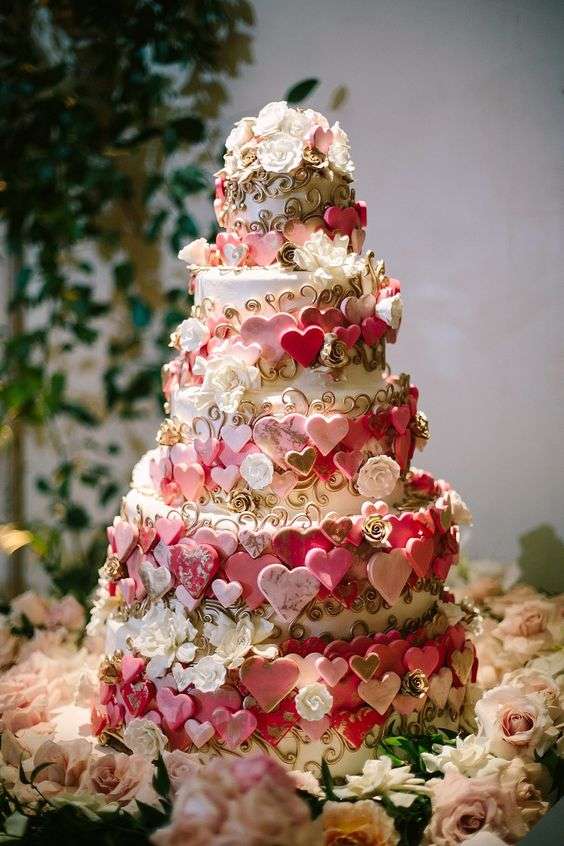 Gorgeous Valentine's Day Inspired Wedding Cakes