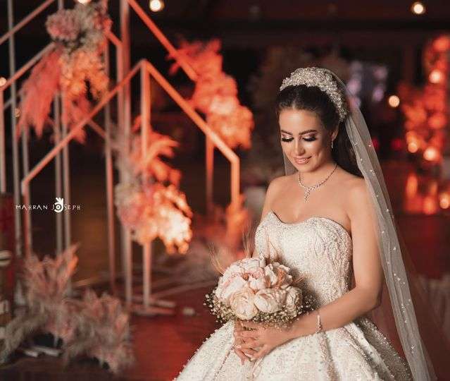 حفل زفاف باللونين الذهبي والوردي في سوريا