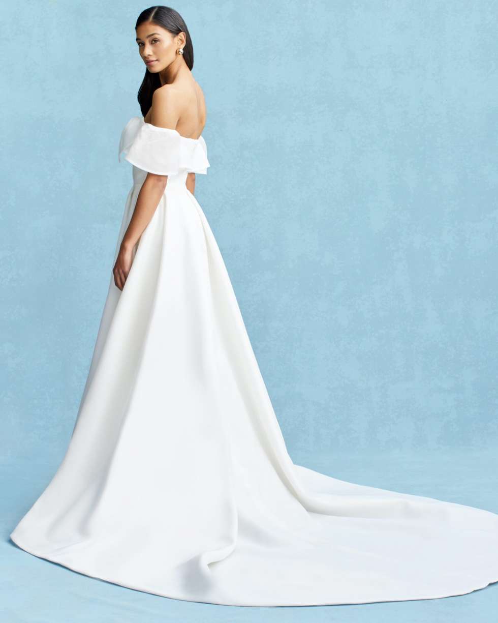 Carolina Herrera 2022 Fall Wedding Dresses Arabia Weddings