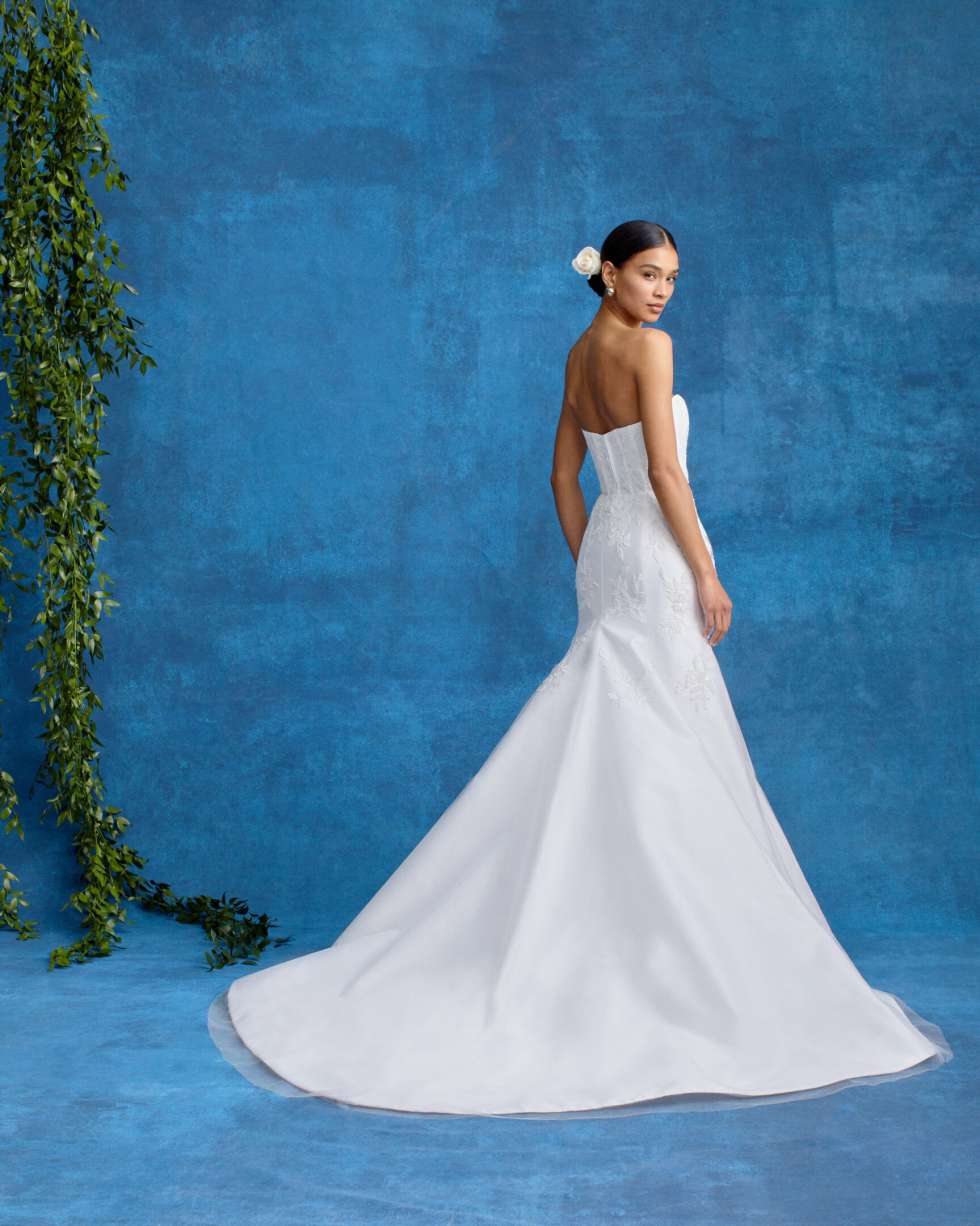 Carolina Herrera Fall 2022 Wedding Dress Collection