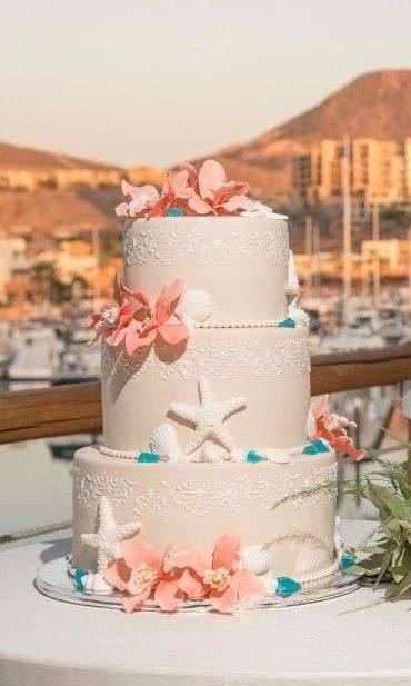 Beautiful Beach Wedding Cakes for Your Seaside Wedding