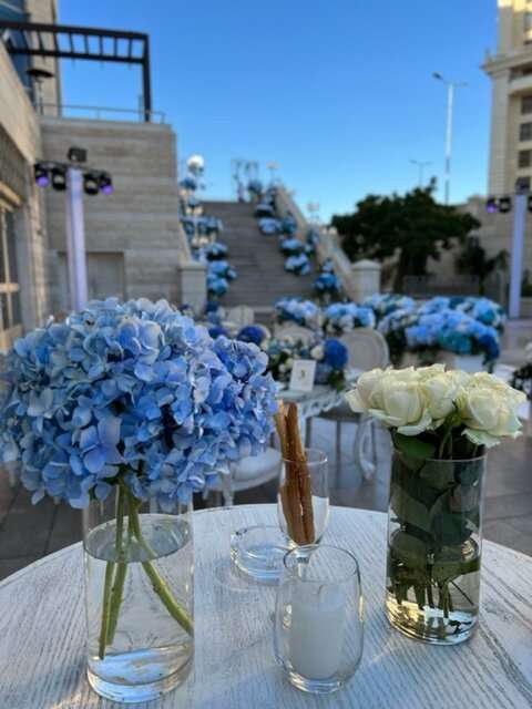 حفل خطوبة أنيق مزين بأزهار الكوبية جميلة في عمّان