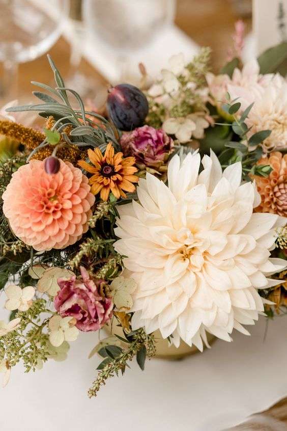 Choose Dahlias for Your Fall Wedding