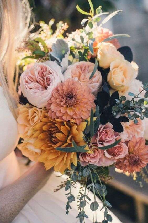 Choose Dahlias for Your Fall Wedding