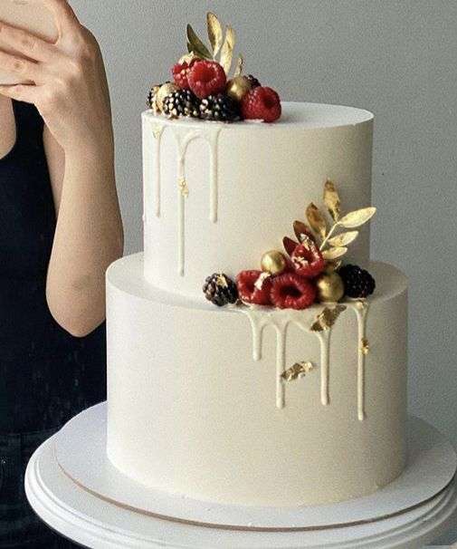 Berry Decorated Wedding Cakes for Winter