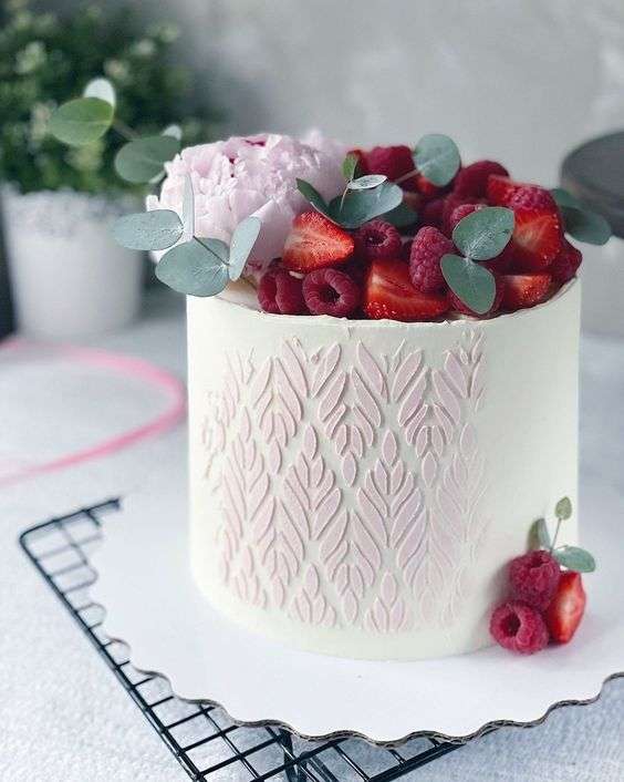 Berry Decorated Wedding Cakes for Winter