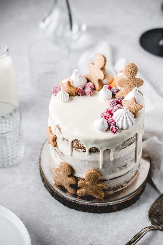 Lovely Christmas-Inspired Wedding Cakes