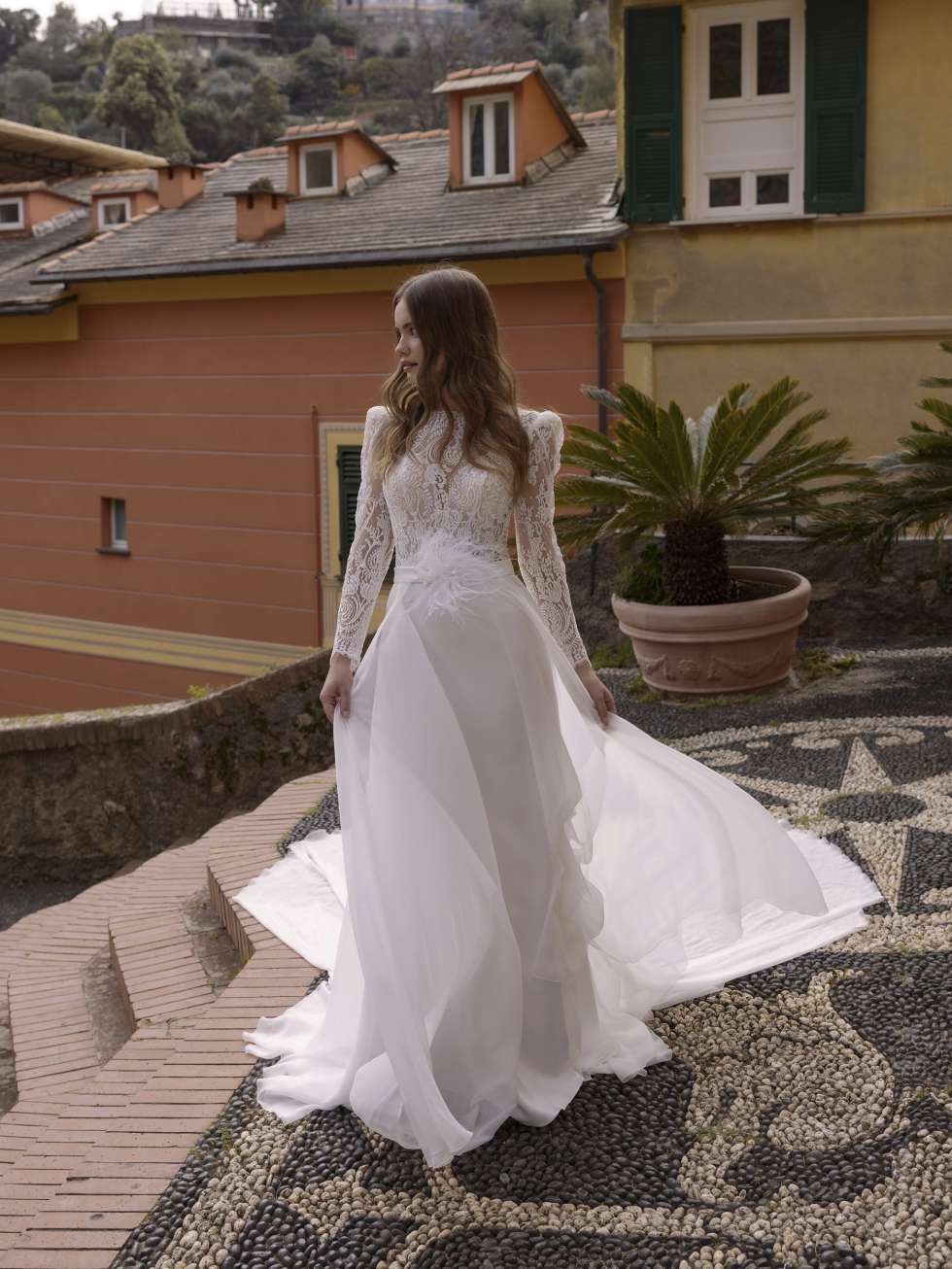مجموعة فساتين زفاف ميكايلا فيريرو لعام 2023