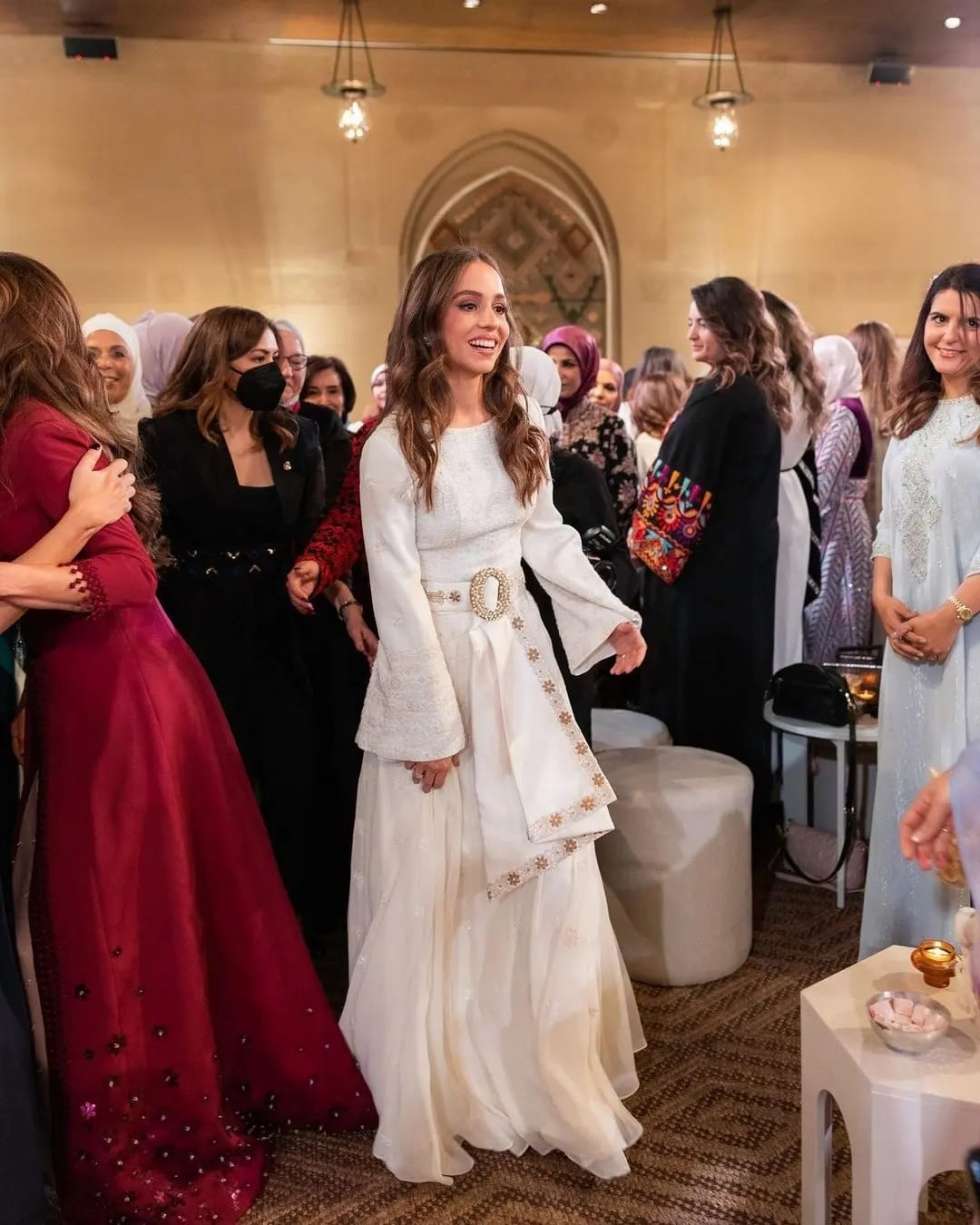 فستان حفل الحناء للأميرة إيمان بنت عبد الله الثاني