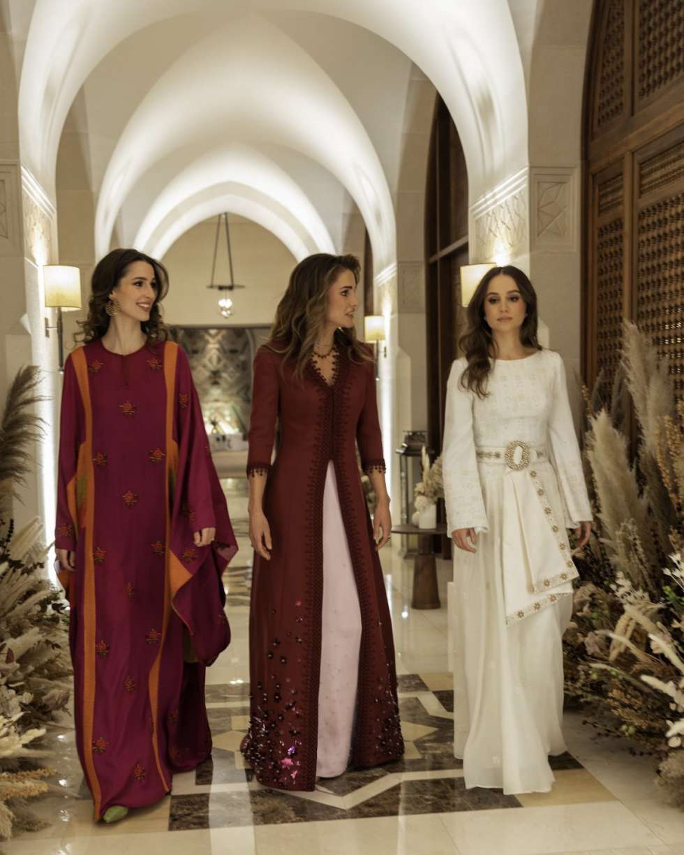 فستان حفل الحناء للأميرة إيمان بنت عبد الله الثاني من تصميم مصممة أزياء أردنية