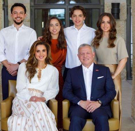 Elegant Dresses For Your Katb Ktab Inspired by Queen Rania