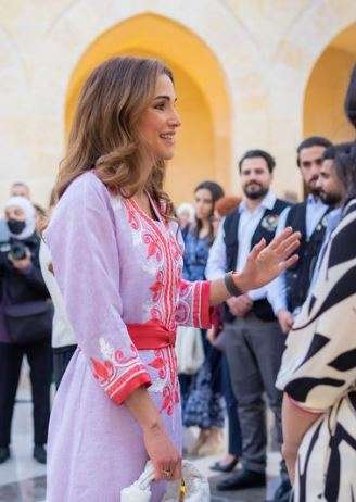 فساتين كتب كتاب مستوحاة من إطلالات الملكة الأردنية رانيا العبدالله