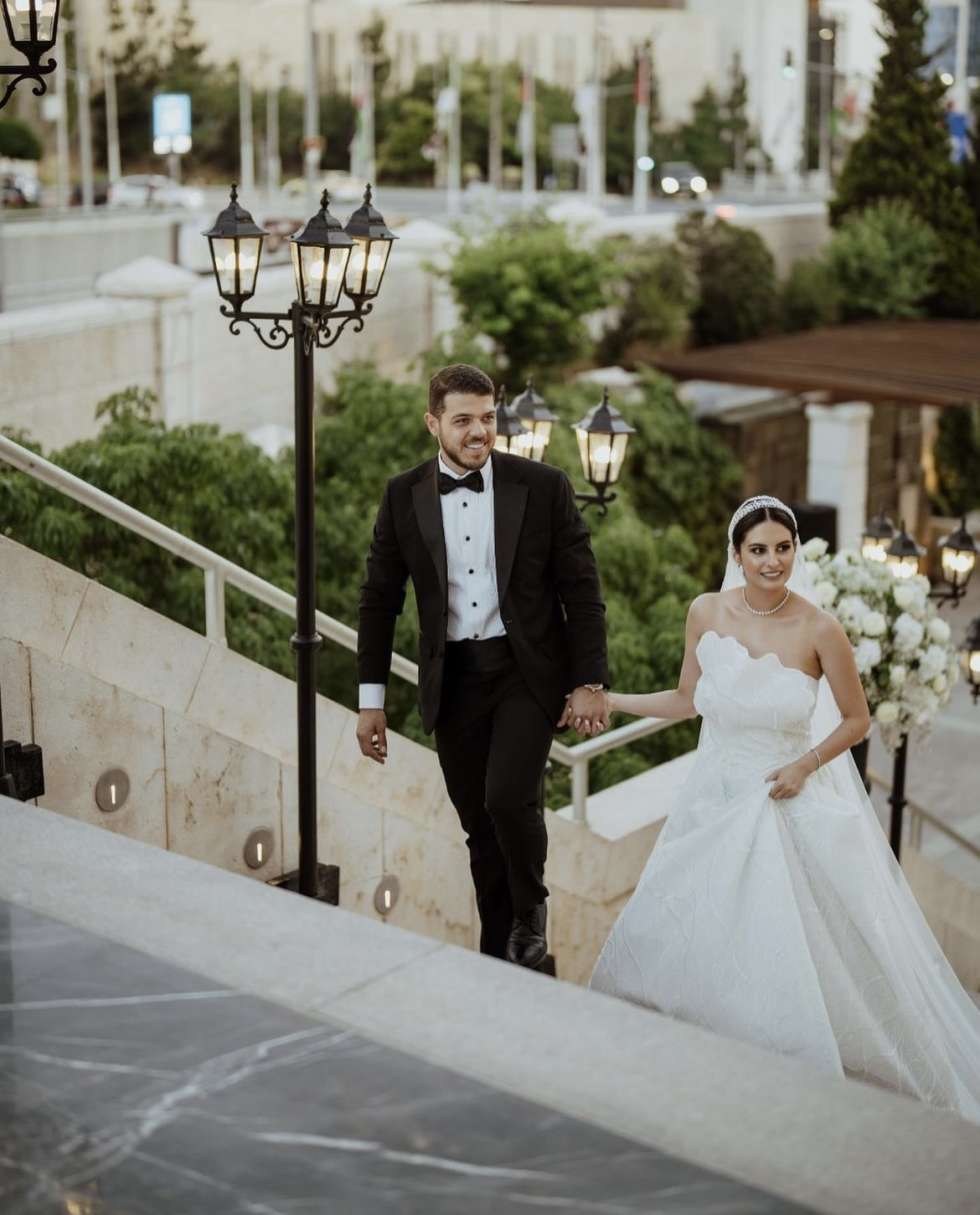 حفل زفاف ساحر بثيم الألوان المحايدة في عمّان