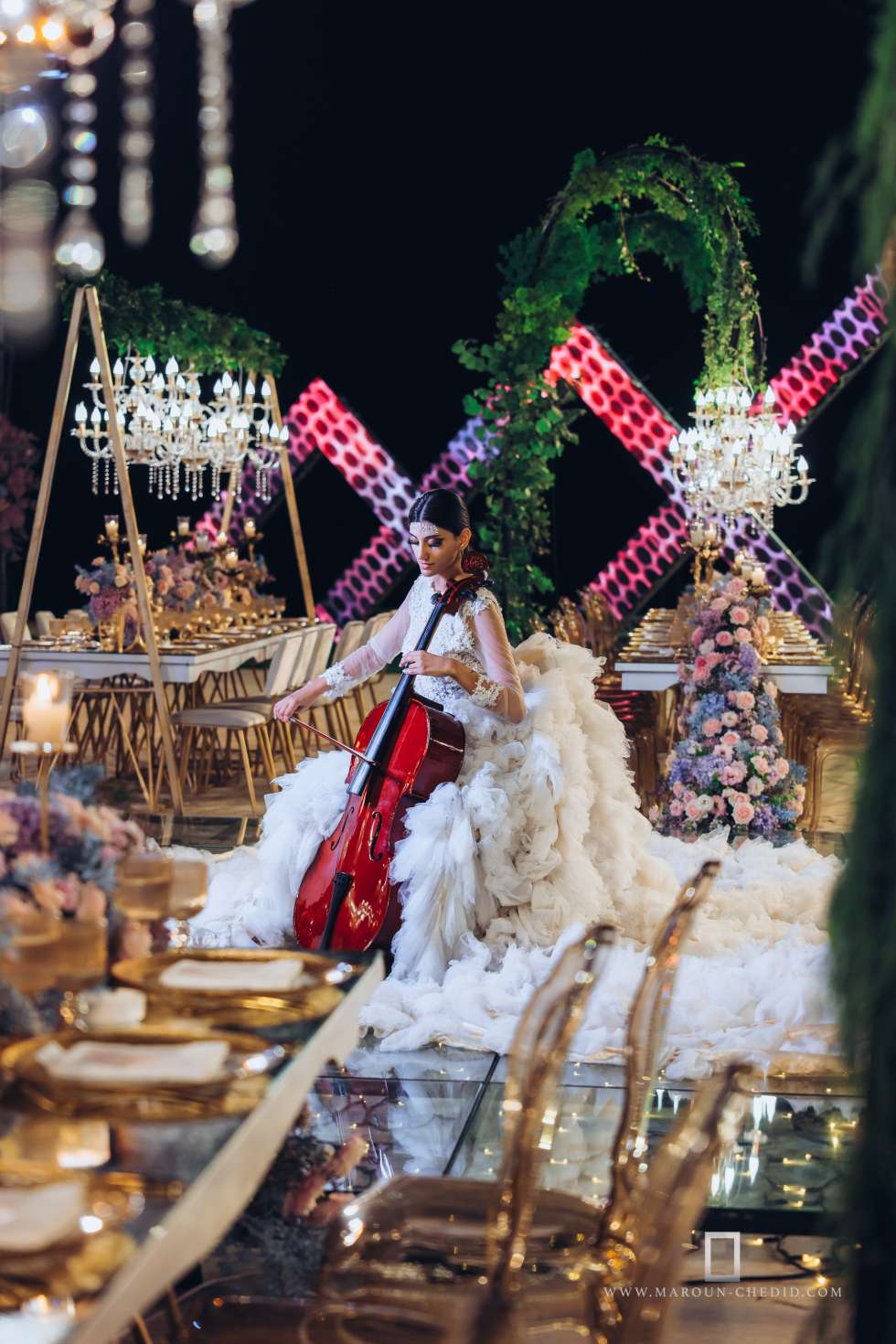 حفل زفاف ساحر مزين بالأزهار في لبنان