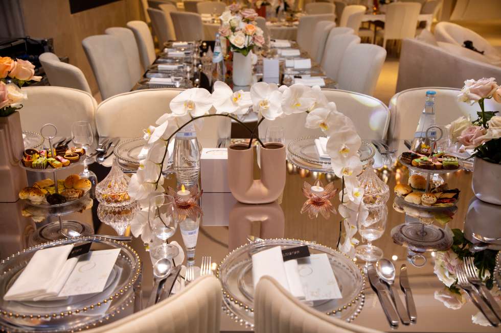 حفل زفاف عصري ومفعم بالأنوثة في الدوحة