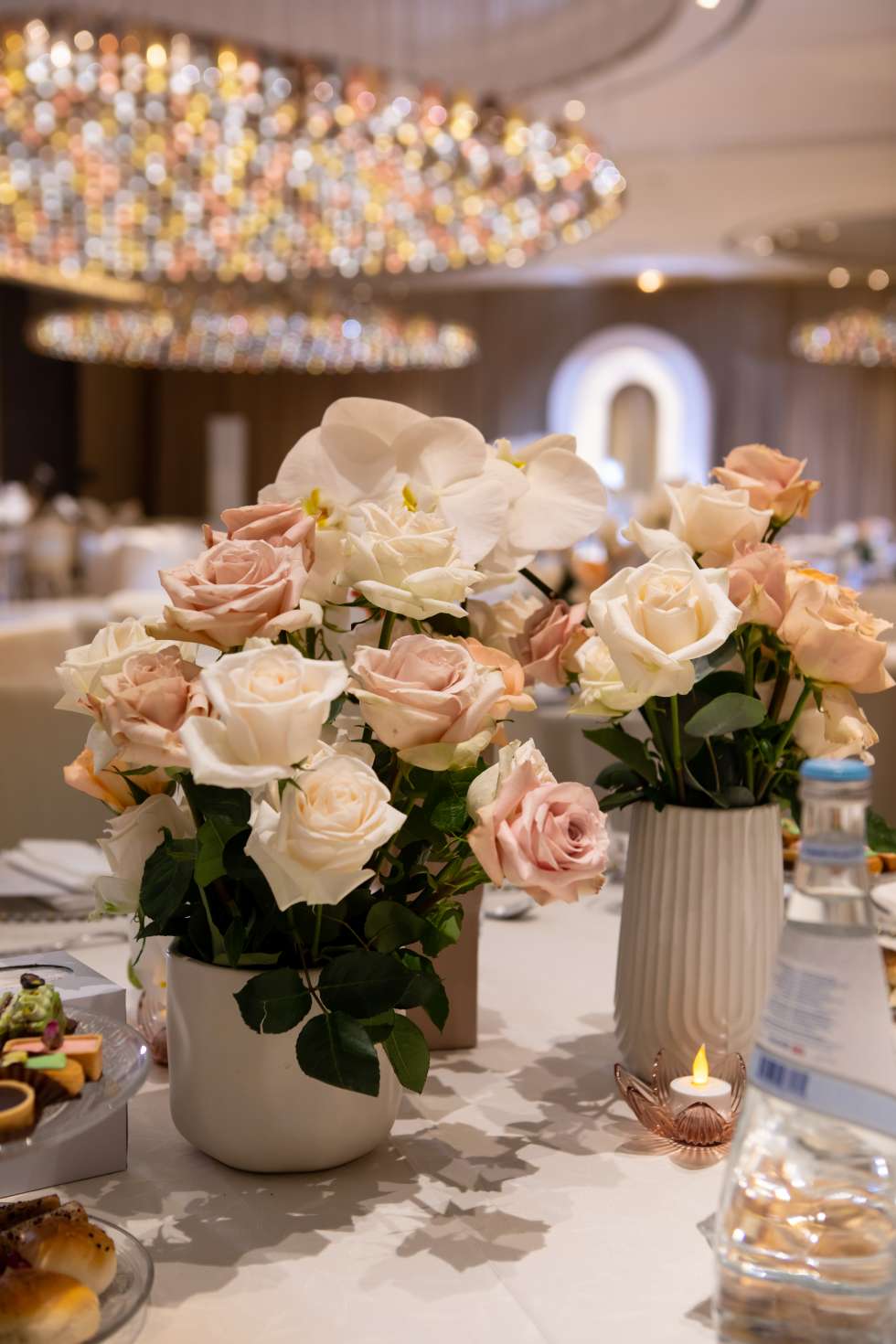 حفل زفاف عصري ومفعم بالأنوثة في الدوحة