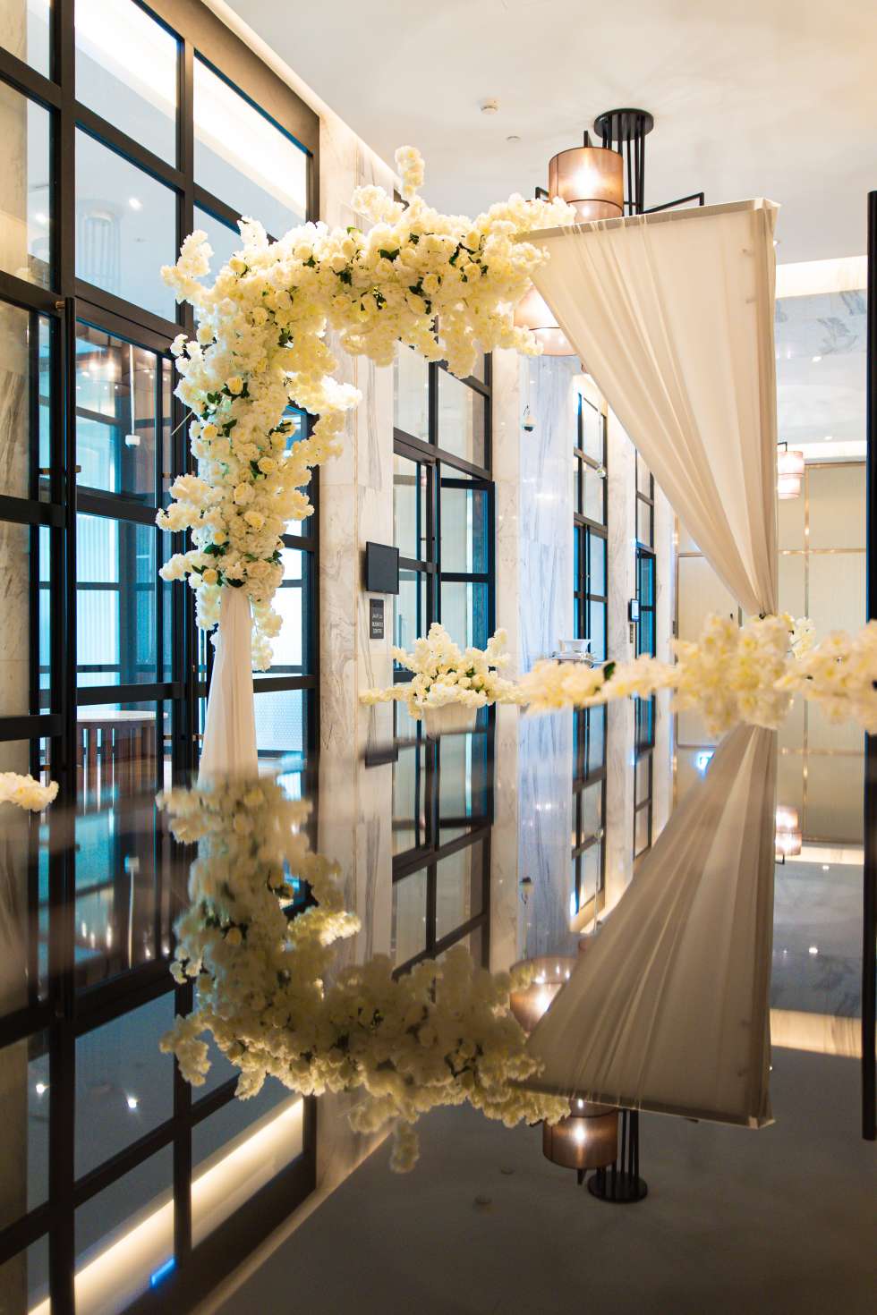  A White and Gold Fairytale Wedding in Dubai