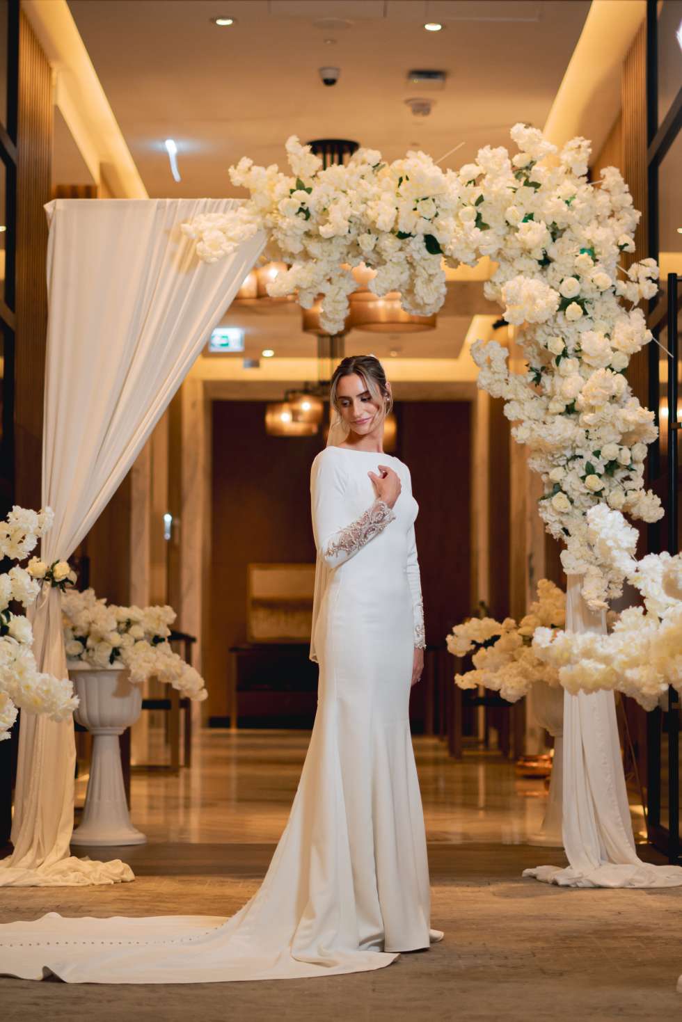  A White and Gold Fairytale Wedding in Dubai