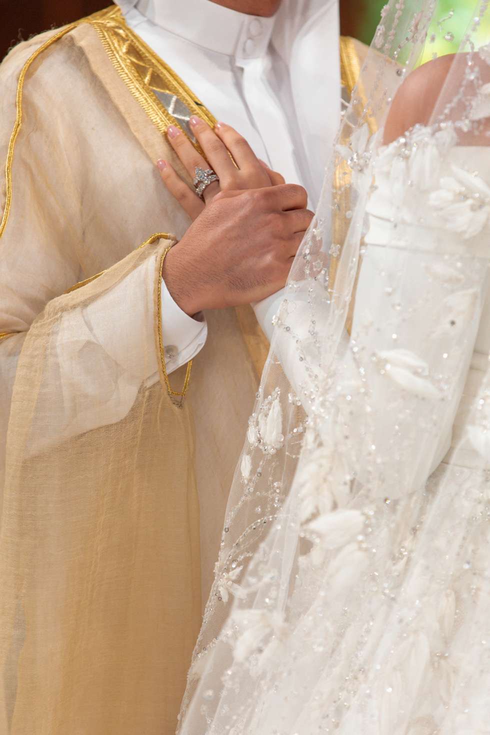 حفل زفاف ساحر باللون الأصفر المشرق في دبي